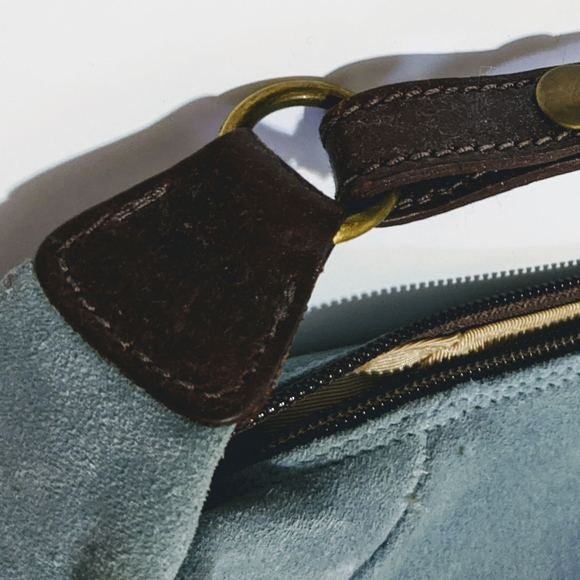 Small powder blue suede Roots clutch - Picture 3 of 3